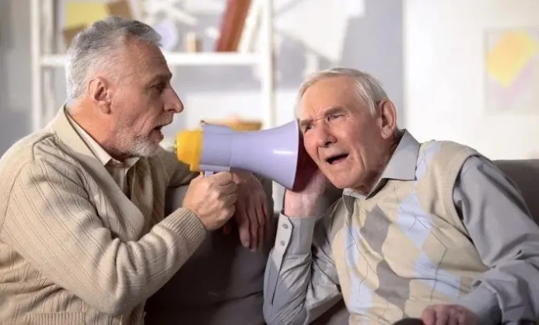 presbyacousie megaphone vieux 780x470.jpeg - Quimper Brest presbyacousie megaphone vieux 780x470.jpeg - Quimper Brest